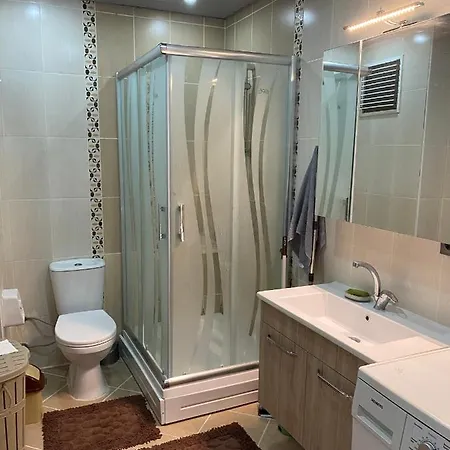 Beautiful Renovated Flat, New Furniture, Stunning View. 伯萨
