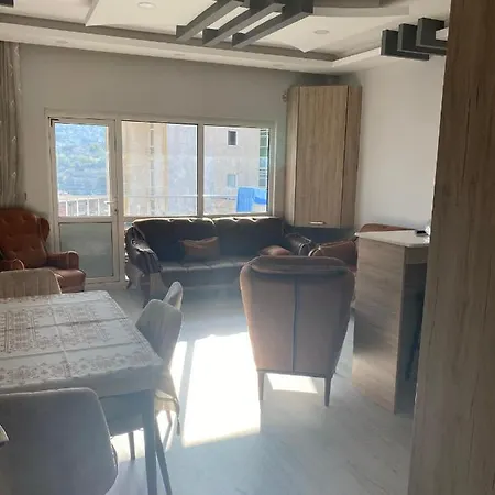 Beautiful Renovated Flat, New Furniture, Stunning View.